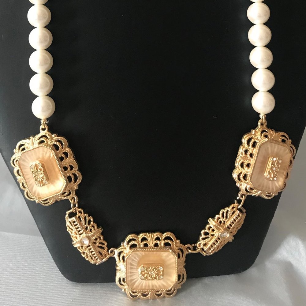 Berebi Vintage "Pearl" and Gold-toned Necklace